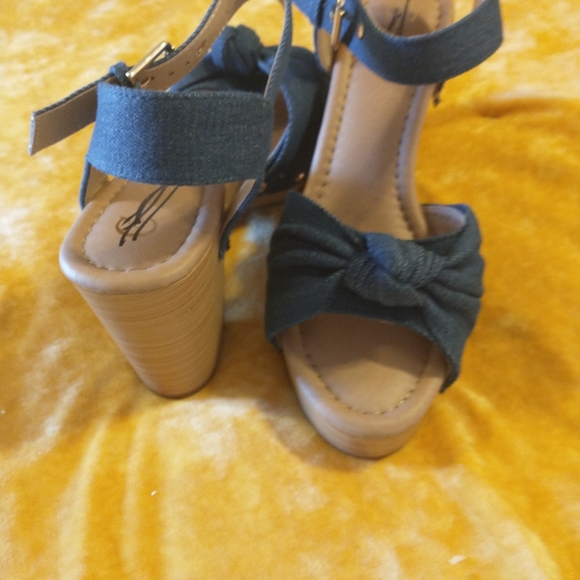 Shoes - Picture 3 of 6